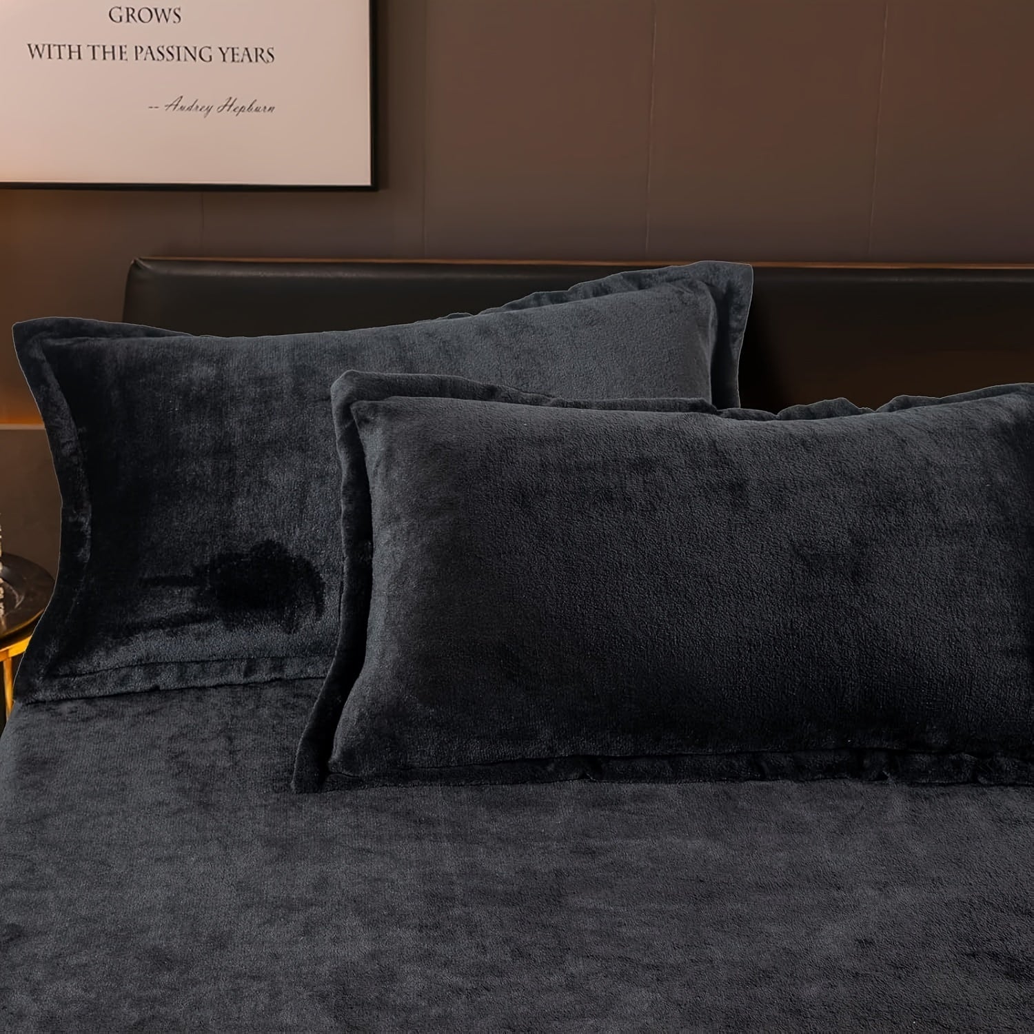 Hand-Washable Non-Woven Fabric Pillowcase Set of 2 - Soft Velvety Texture with Zip Closure - Ideal for Home Decor