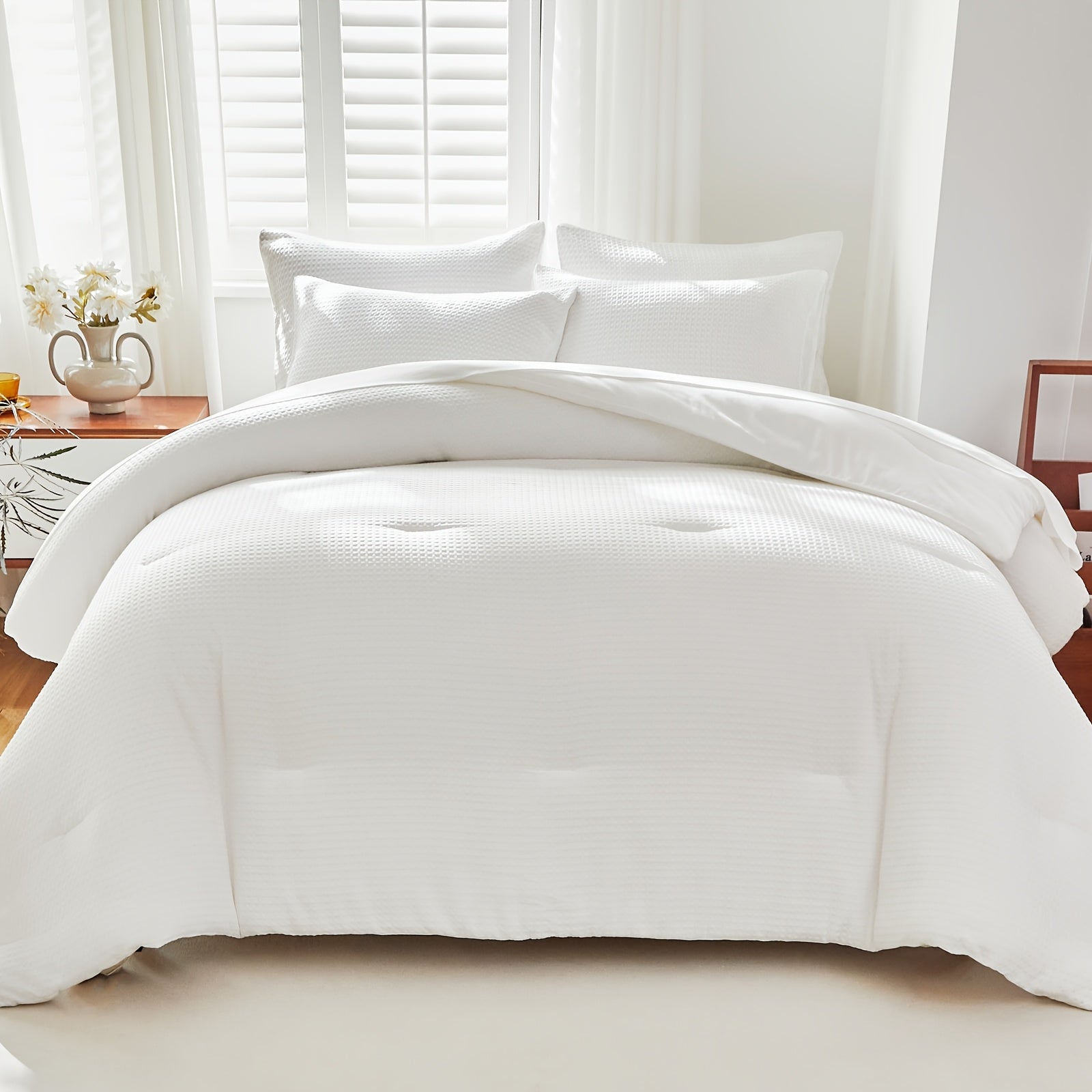 This Luxurious 7pcs Bedding Features a Waffle Grid Design in a Solid Color, Including a Flat Sheet, a Comforter, a Fitted Sheet, And Four Pillowcases (Pillow Inserts Not Included). It Is a Down Alternative Quilt Suitable for All Seasons
