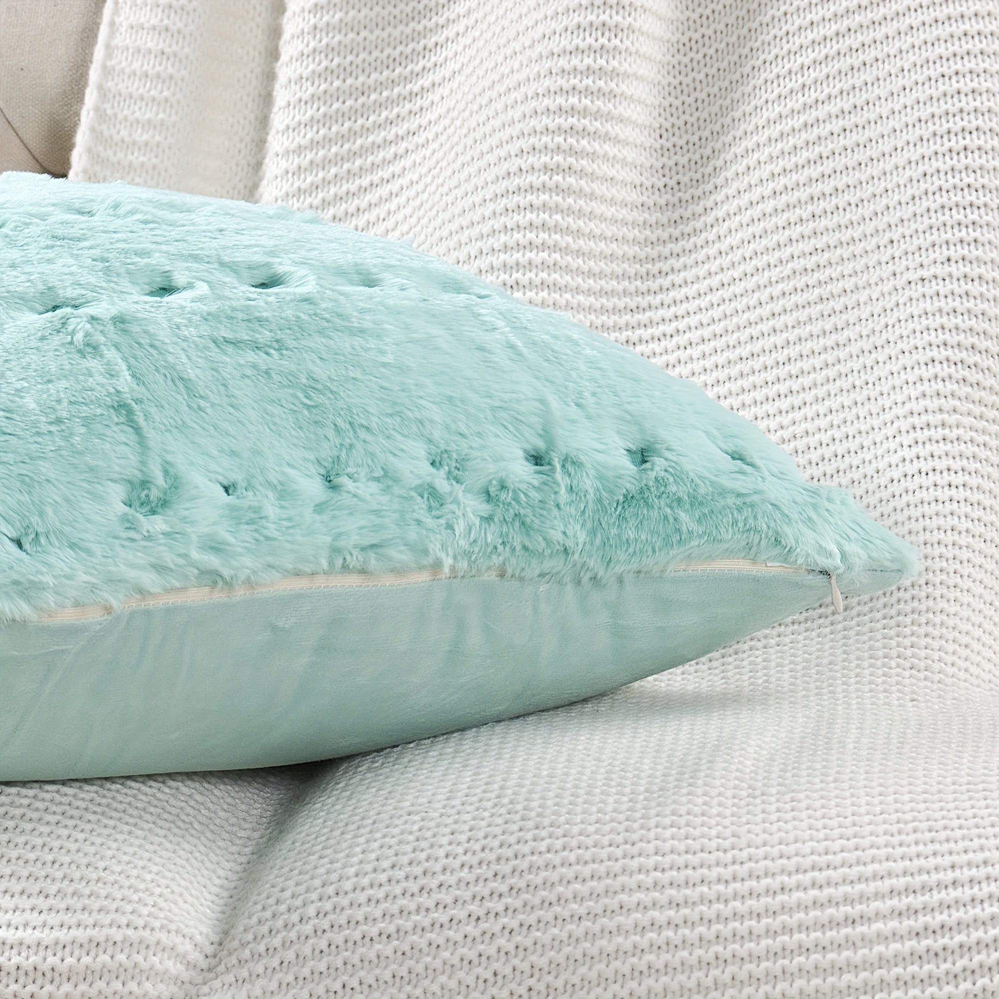 2pcs Stitching Jacquard Plush Fuzzy Faux Fur Throw Pillow Covers Set with Velvet Backing (NO INSERT) with Velvet Backing, Soft Decorative Square Cushion Cover Case for Couch Bed Chair Sofa
